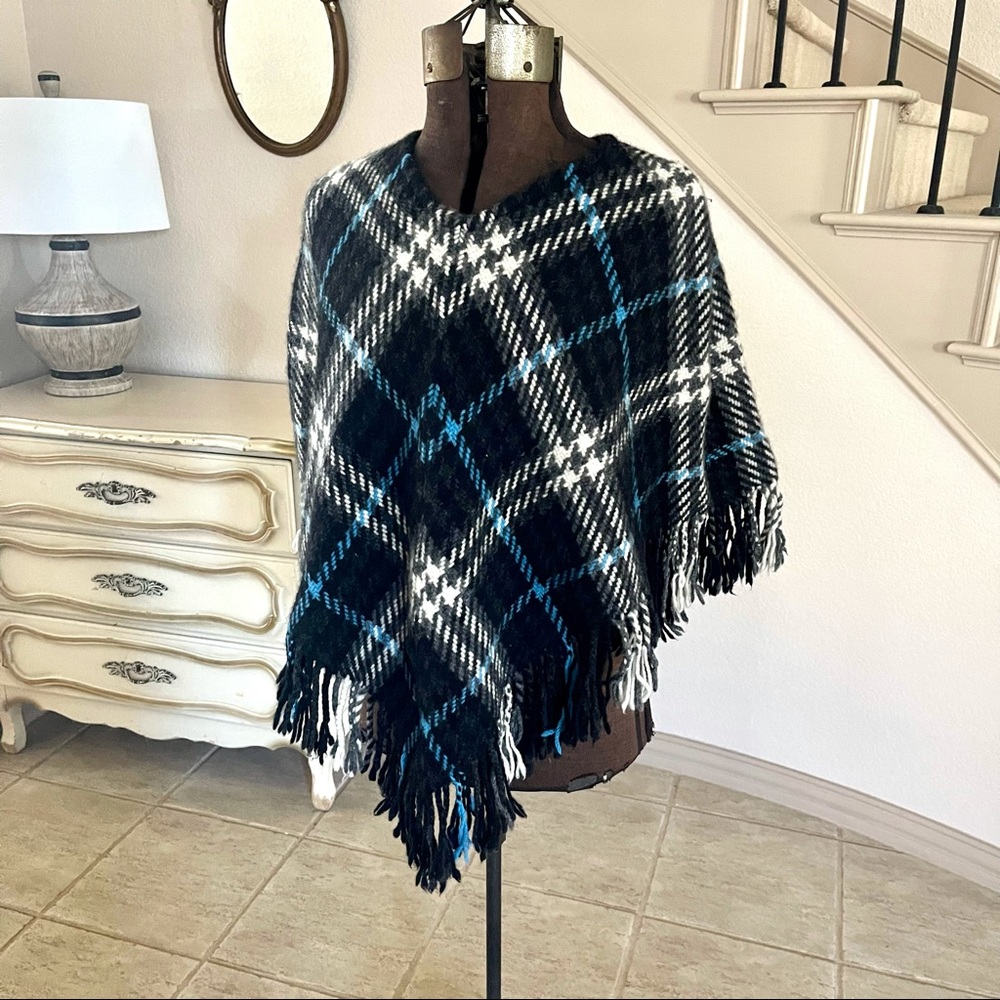 Burberry Black and Blue Plaid Poncho Cashmere and Wool Fringe Winter Designer - Picture 2 of 10